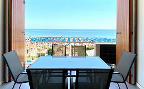 Fronte Mare Stupenda Terrazza Piramide Jesolo Lido Carraro Immobiliare - Family Apartments