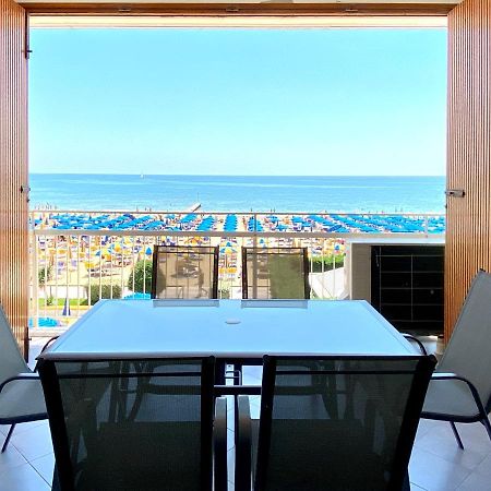 Fronte Mare Stupenda Terrazza Piramide Jesolo Lido Carraro Immobiliare - Family Apartments Exterior foto